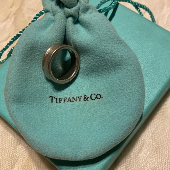 TIFFANY RING SIZE 6 BEAUTIFUL!